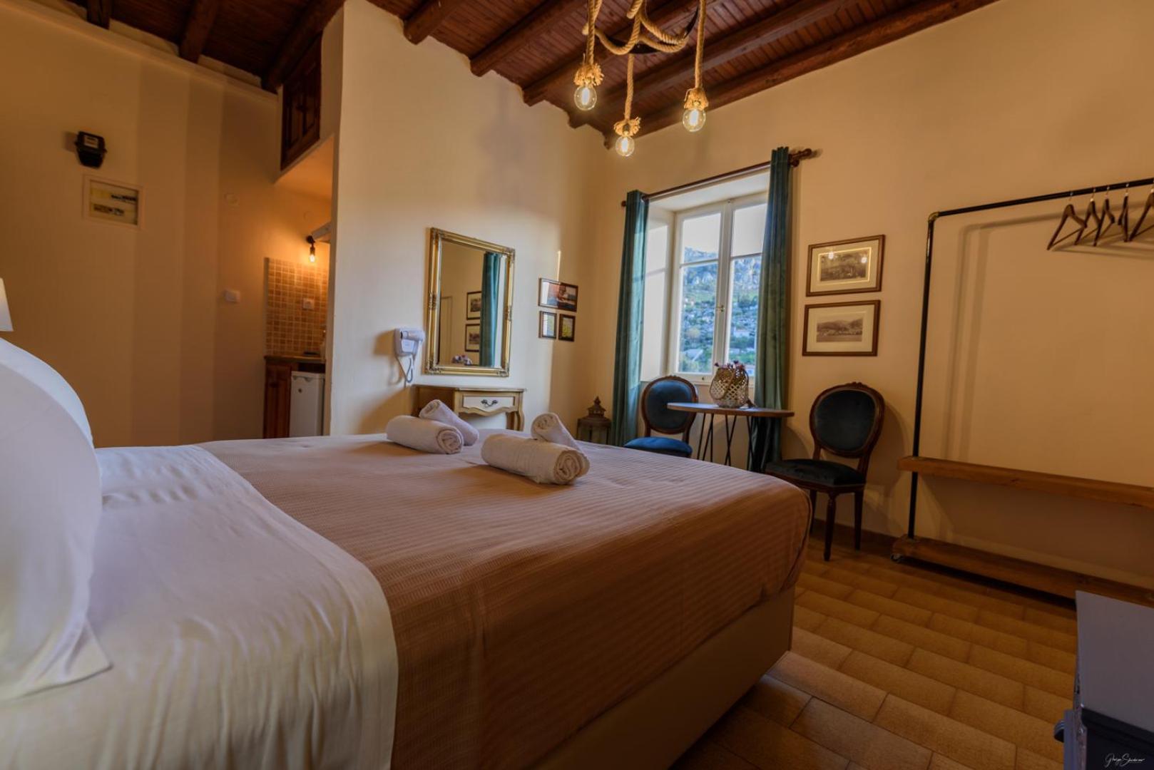 Athina Guesthouse Идра Экстерьер фото