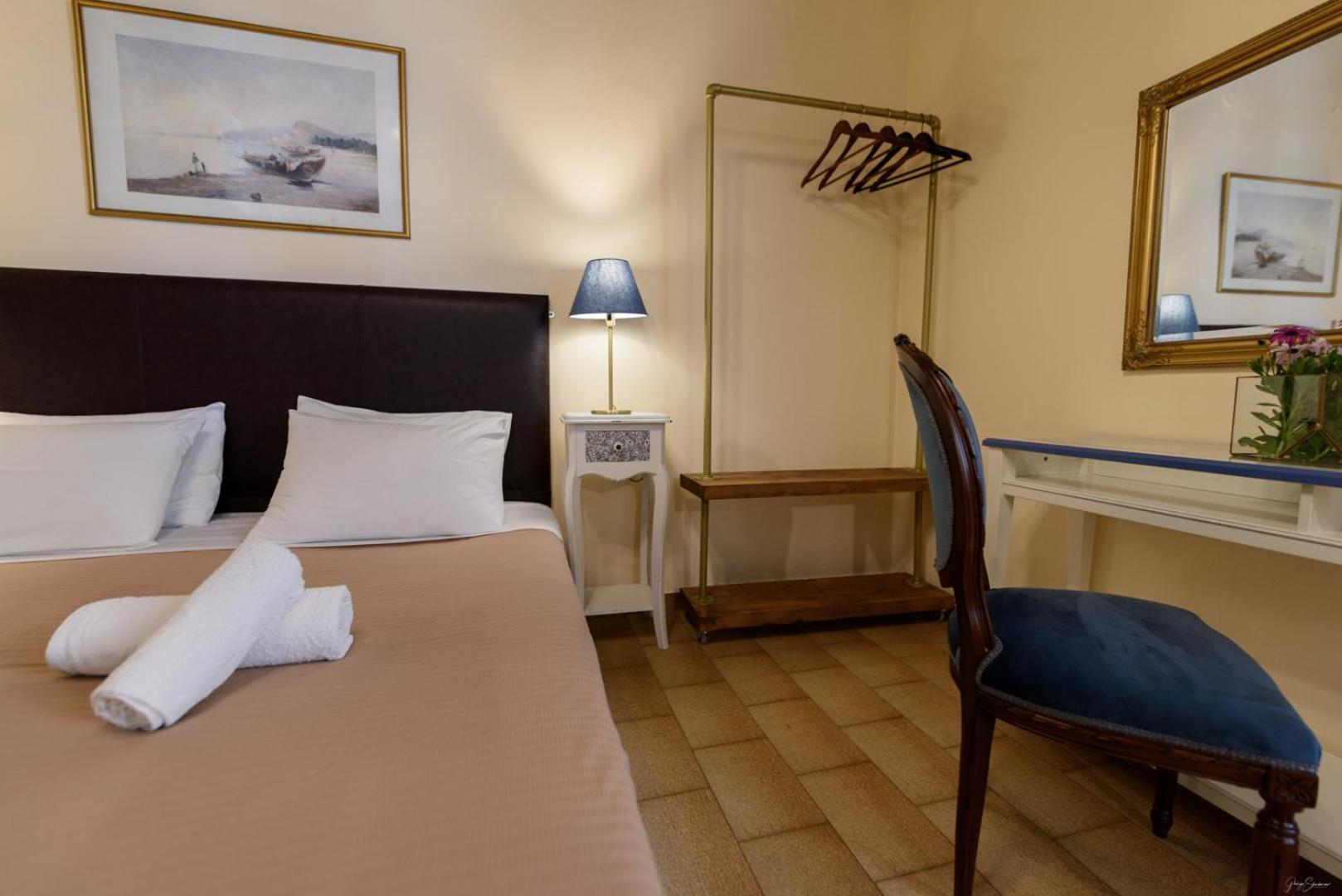 Athina Guesthouse Идра Экстерьер фото