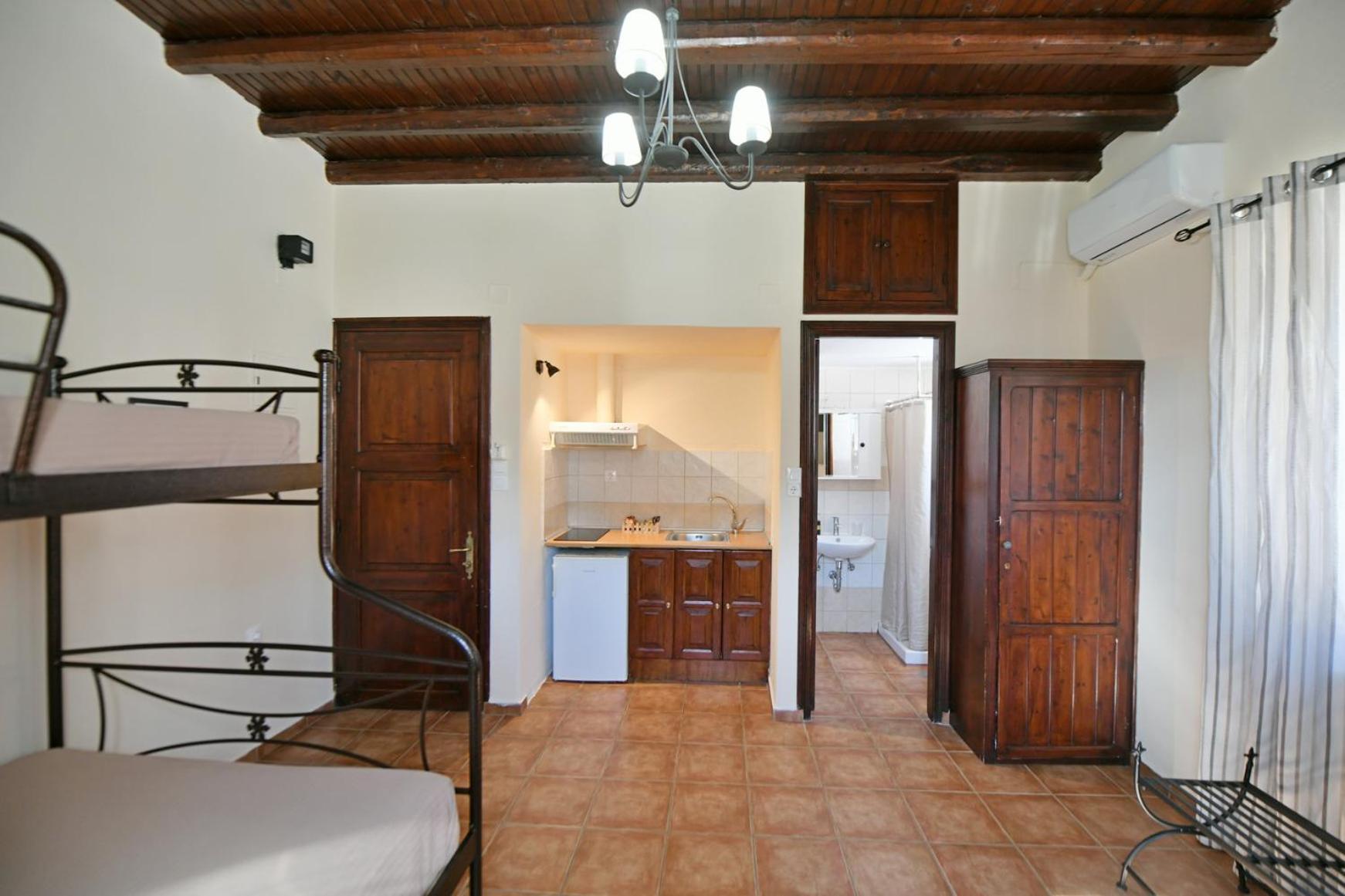 Athina Guesthouse Идра Экстерьер фото