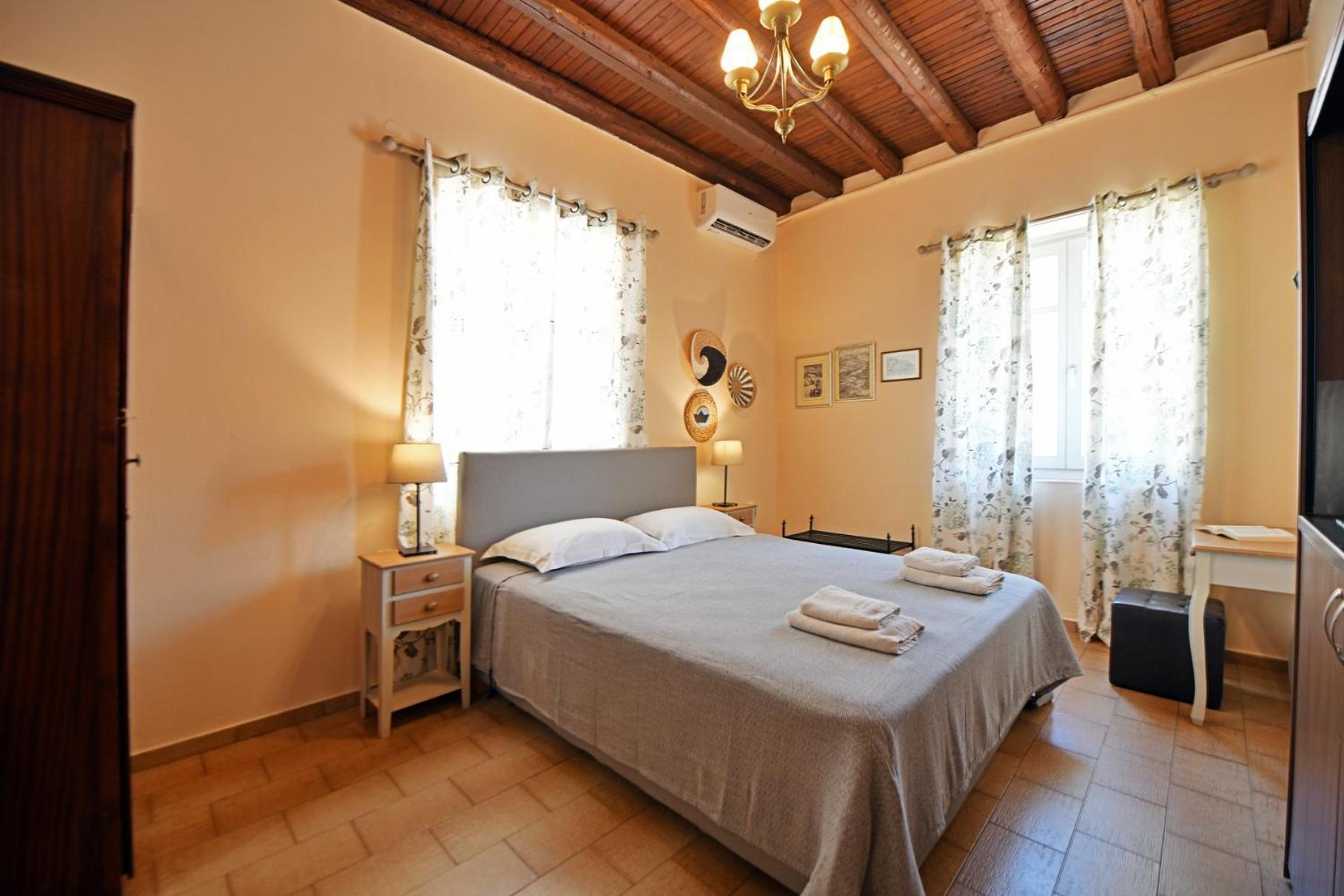 Athina Guesthouse Идра Экстерьер фото